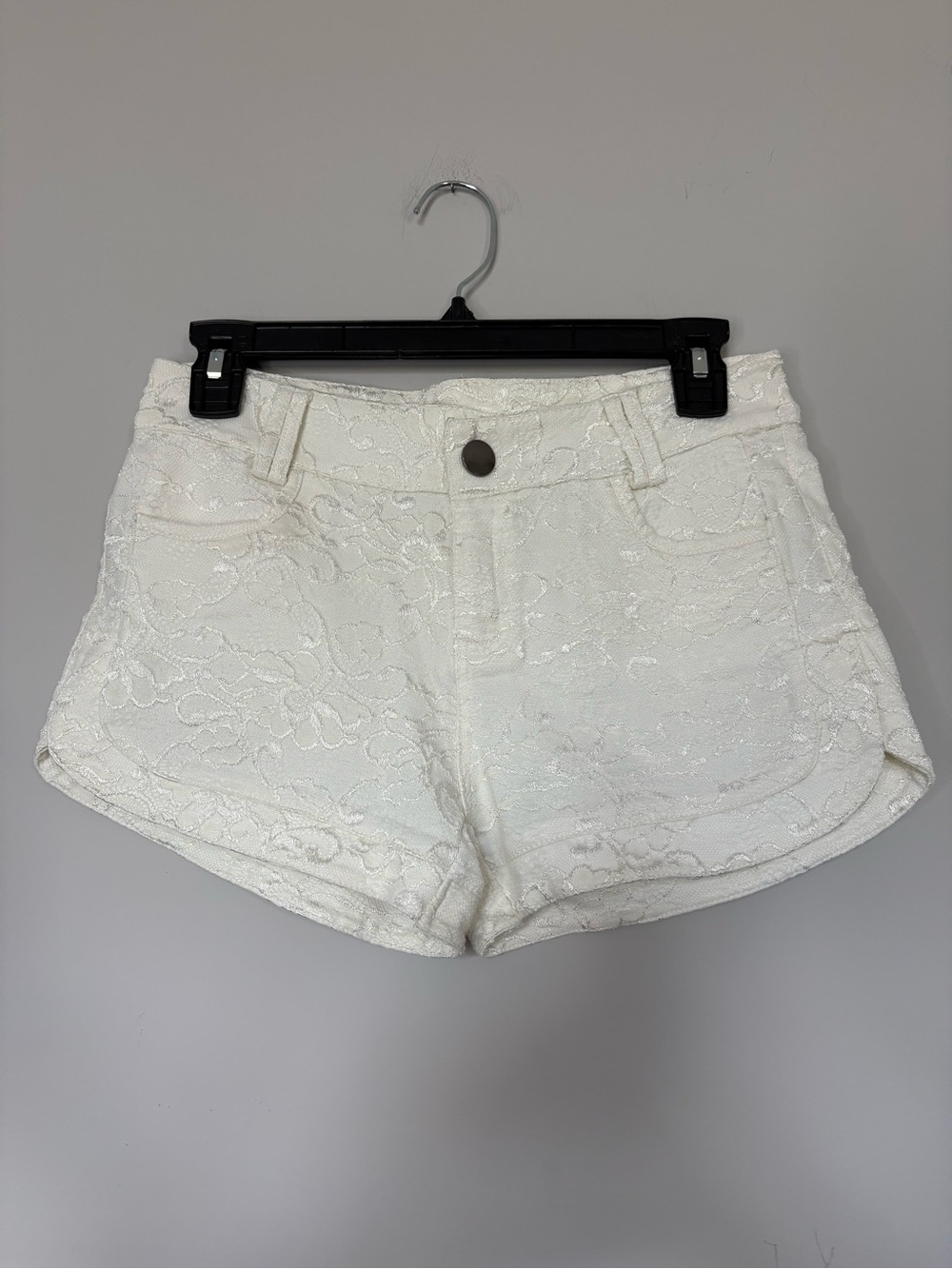 Genevieve Gozum Mid Rise White Floral Lace Overlay Shorts Size 30 Y2K feminine